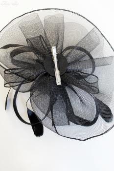 Gothic Haarschmuck „Midnight Dahlia“ mit Schleiernetz & Federn